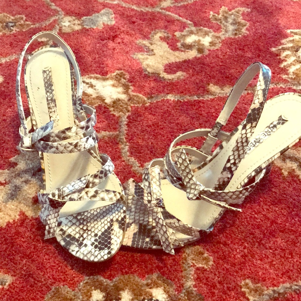 Python print sandals
